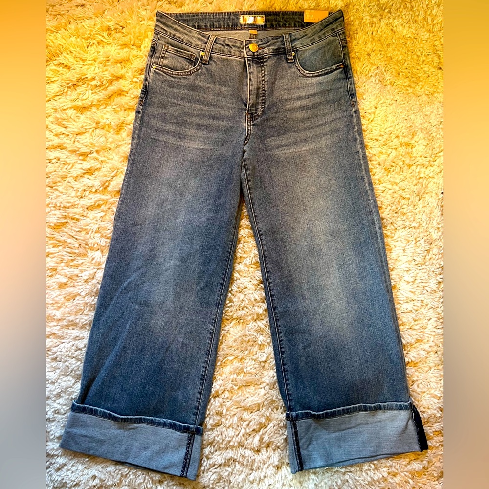 Kut from the Kloth - Meg Wide Leg with cuff - size 6 (wash- charming)